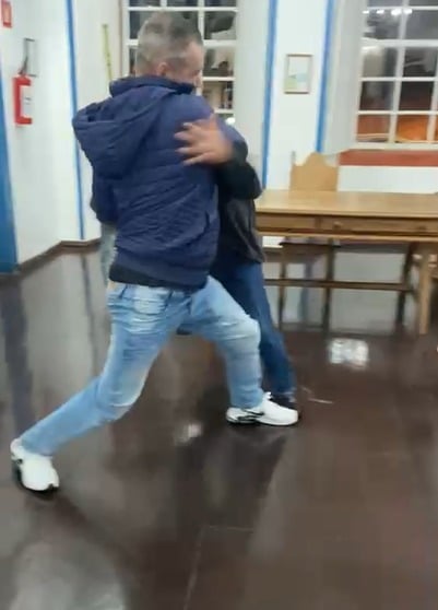 VÍDEO: Sessão da Câmara de Paraibuna termina em briga entre vereadores e sessão é cancelada