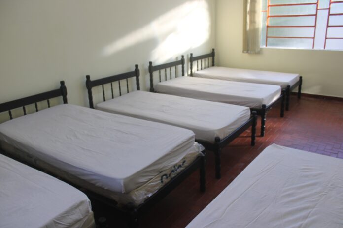 Pindamonhangaba abre abrigo emergencial para moradores de rua durante onda de frio