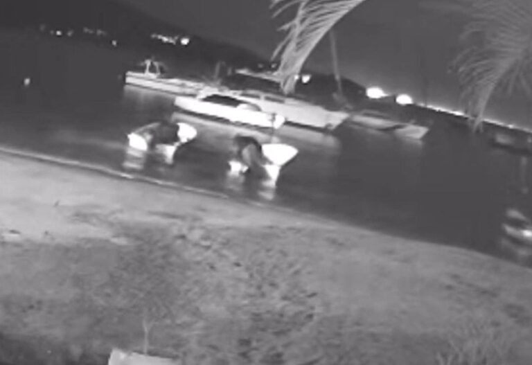 VÍDEO: Barco é furtado em praia de Ilhabela