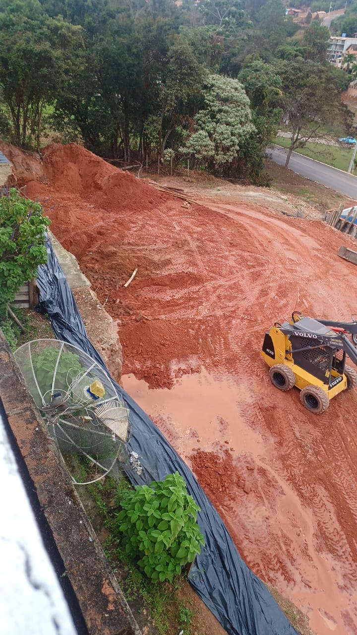 Pedreiro fica ferido após ser soterrado enquanto trabalhava em Cunha