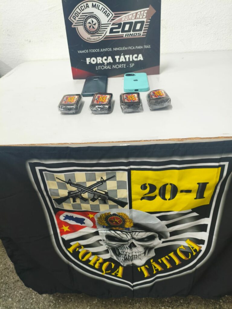 Dois homens foram presos por tráfico de drogas no bairro Praia Preta, em São Sebastião, na madrugada desta quinta-feira (12).