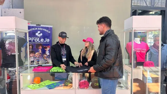 Moda com propósito: stand do Innovation Week une estilo e conscientização em parceria com o Instituto Proteja