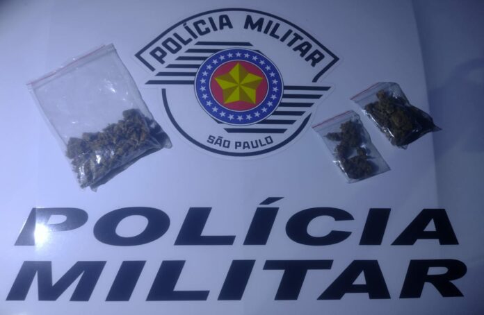 PM apreende drogas usadas para tráfico delivery em Ilhabela
