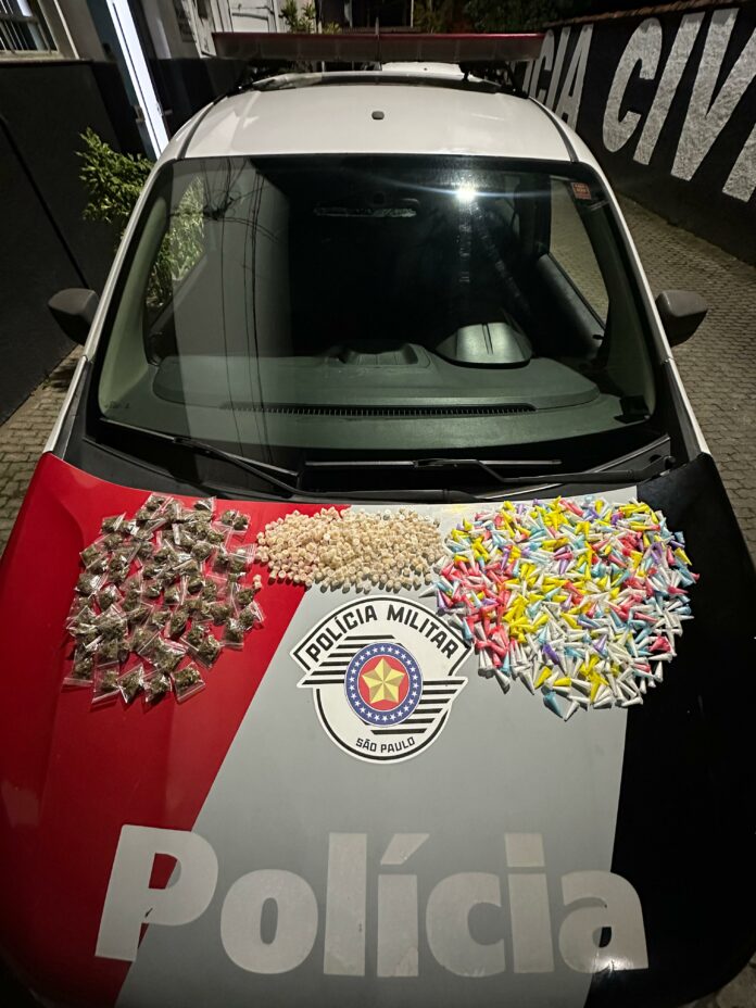 Adolescente é apreendido por tráfico de drogas pela segunda vez em menos de dois meses em Ubatuba Adolescente é apreendido por tráfico de drogas pela segunda vez em menos de dois meses em Ubatuba