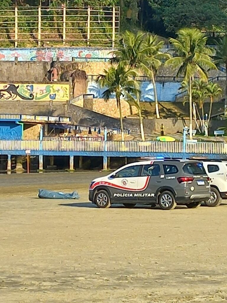 Corpo de homem é encontrado no meio das pedras no Ilha Porchat em São Vicente