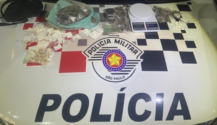 Homem é preso com mais de 300 porções de drogas em Jacareí