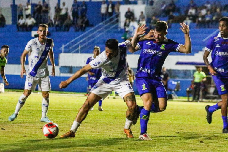 Taubaté visita o Oeste em busca da primeira vitória na Copa Paulista