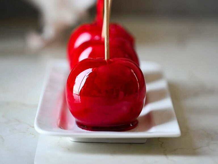 Clássico das festas juninas, maçã do amor ganha brilho com receita simples e artesanal