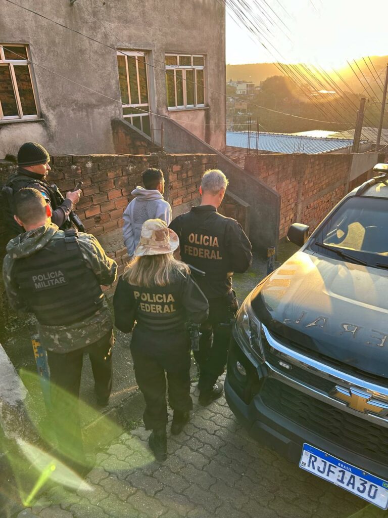 PF e PM deflagram operação contra tráfico após apreensão de 70 kg de drogas na Dutra, em Lavrinhas