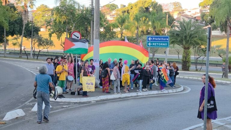 Comunidade LGBTQIAPN+ de São José faz manifestação contra atos de preconceito