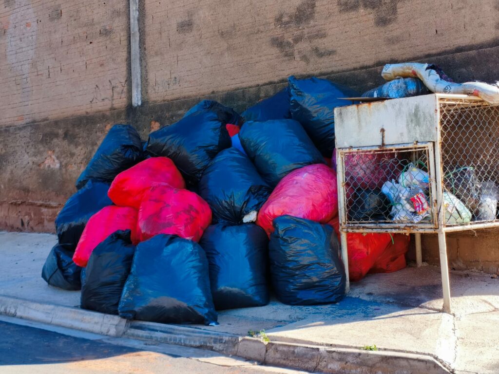 Prefeitura assume coleta de lixo e retoma serviço em Mogi Mirim