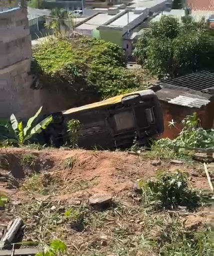 PF investiga roubo de carro dos Correios em São José