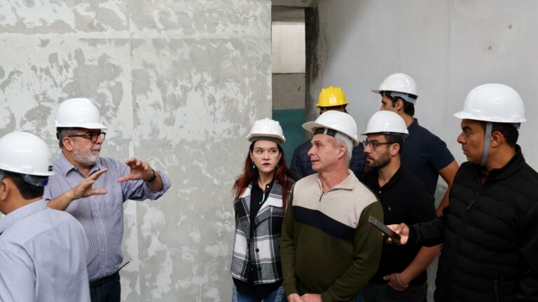 VEREADORES VISTORIAM OBRAS DA ANTIGA ESCOLA ACÁCIO