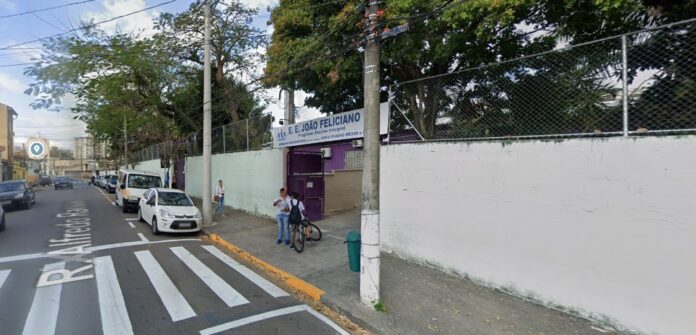 Aluno esfaqueia professor em escola de Jacareí