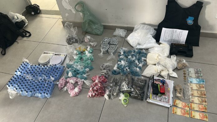 Denúncia de agressão leva à apreensão de drogas e armas em Jundiaí