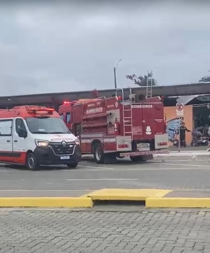 Homem de 48 anos fica ferido após cair de telhado em Ubatuba Homem de 48 anos fica ferido após cair de telhado em Ubatuba