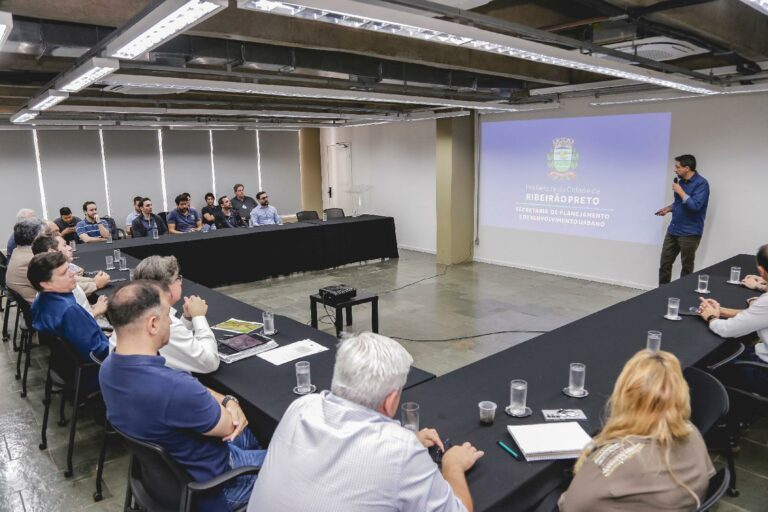 Prefeitura apresenta anteprojeto das Vias Leste e Oeste