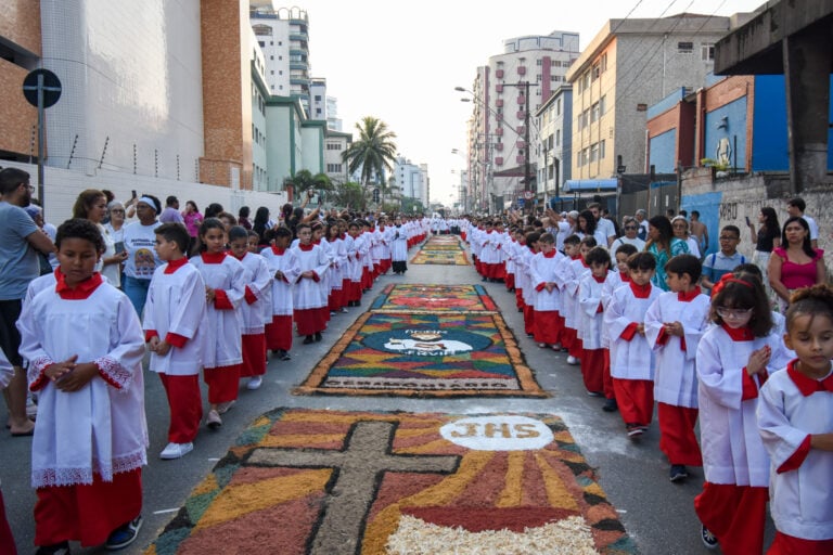 Celebrações de Corpus Christi interditam ruas em Praia Grande; confira