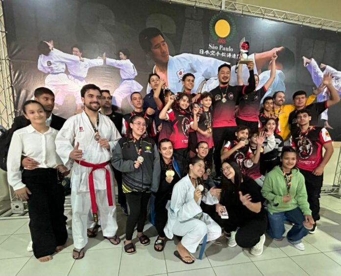 aracatuba-conquista-35-medalhas-e-e-vice-campea-no-paulista-de-karate-shotokan Foto: Divulgação