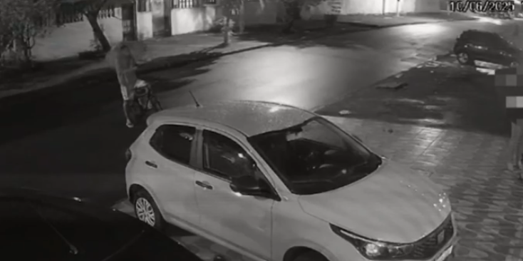 Mãe e filha são assaltadas em saída de escola de Praia Grande; VÍDEO