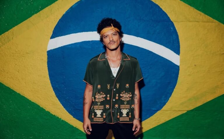 Bruno Mars lança oficialmente funk em português que gravou no Brasil