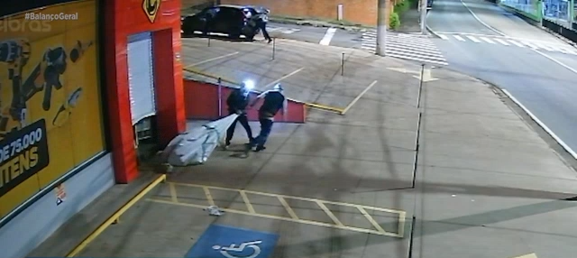 Criminosos arrombam loja e furtam ferramentas em avenida movimentada de Campinas