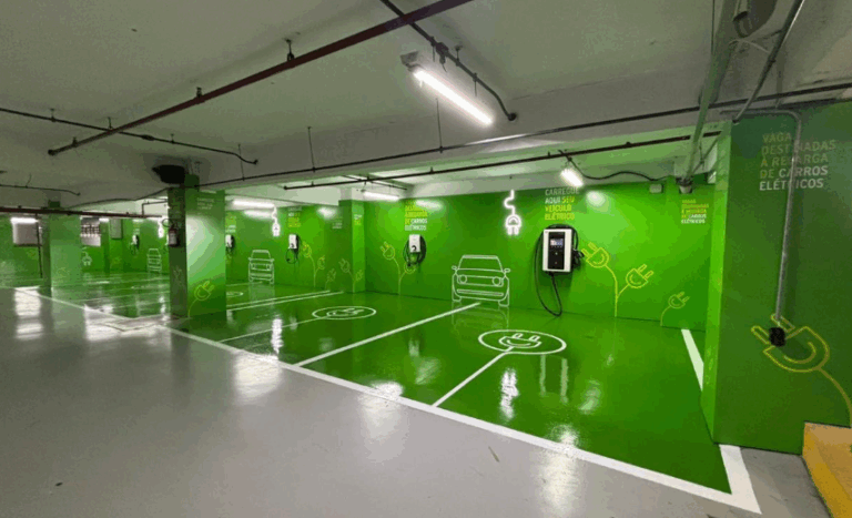 Praiamar e Brisamar Shopping disponibilizam vagas gratuitas para carregamento de carros elétricos e híbridos