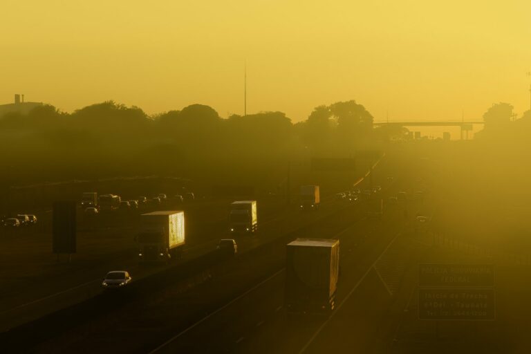 Neblina afeta mais de 160 km da Dutra no Vale do Paraíba; veja os pontos