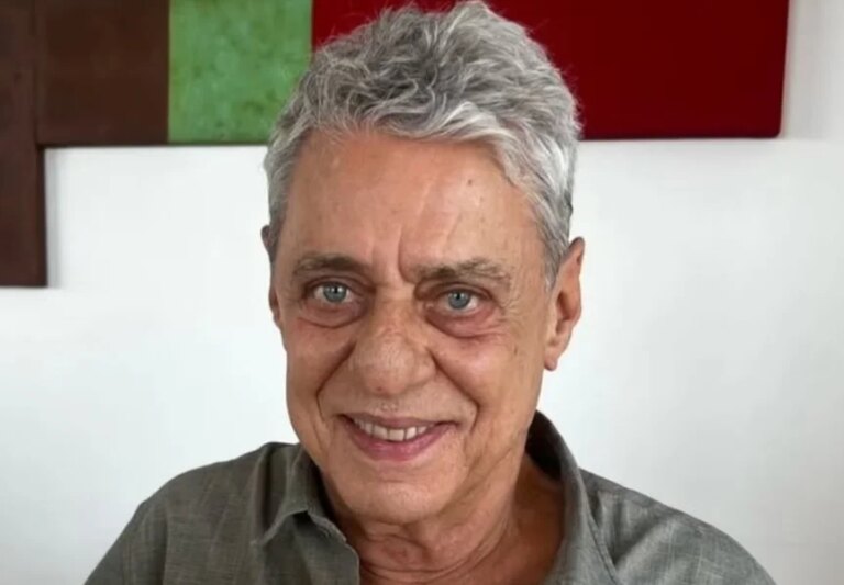 Chico Buarque recebe alta e volta pra casa após cirurgia no crânio