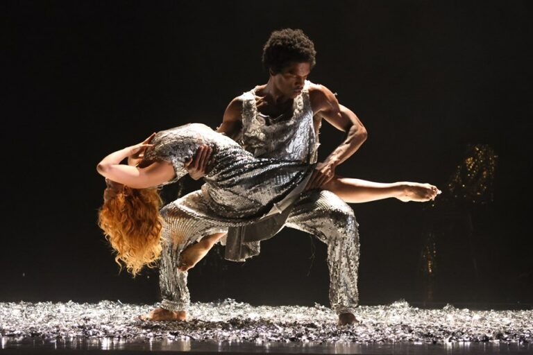 Cisne Negro Cia. de Dança faz pré-estreia e oficina em São José