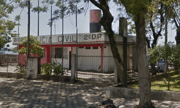 Mulher é presa após denunciar irmão para facção e participar de ‘Tribunal do crime’