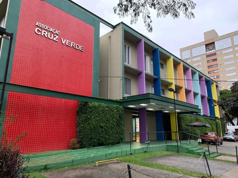 Escola no hospital devolve o sonho a crianças em tratamento