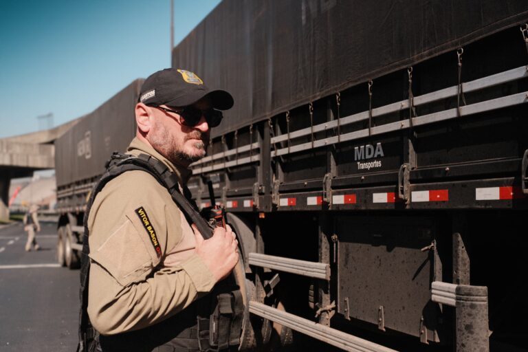 Porto de Santos e CETESB fiscalizam emissão de poluentes por caminhões