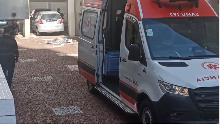 Idosa morre após cair do oitavo andar de prédio em Santos; Vídeo