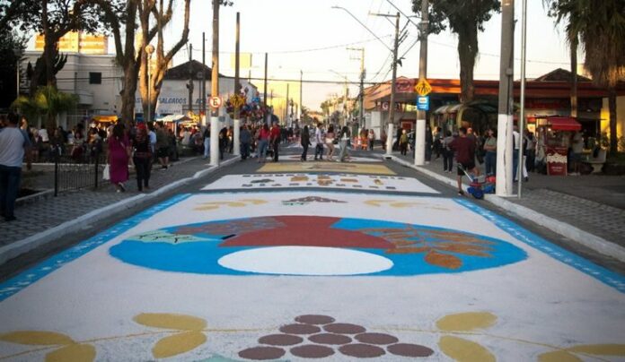 Caçapava divulga programação completa do Corpus Christi com missa campal, procissão e 3 km de tapetes Caçapava divulga programação completa do Corpus Christi com missa campal, procissão e 3 km de tapetes