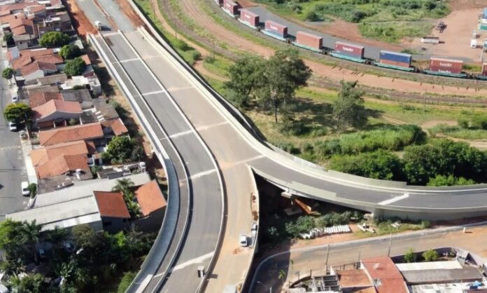 Tarcísio de Freitas inaugura viaduto entre Sumaré e Hortolândia