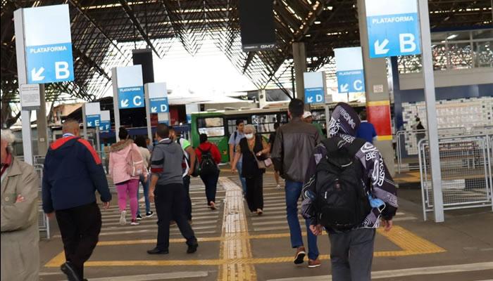 Campinas leva vacinação contra gripe a terminais, mercados e shoppings