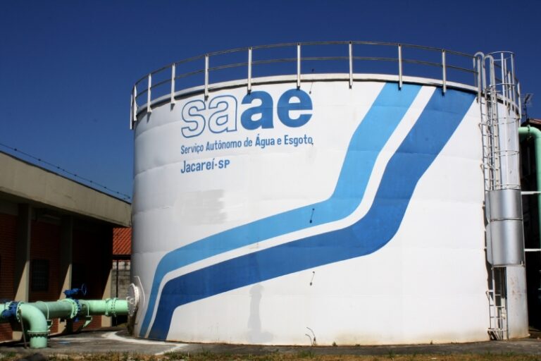 Rompimento de adutora afeta abastecimento de água em bairros de Jacareí