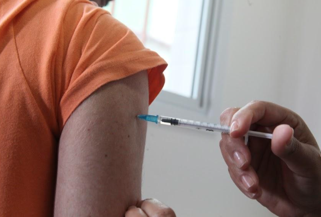 “A campanha continua” Mais de 100 mil doses de vacina contra a gripe foram aplicadas em Santos