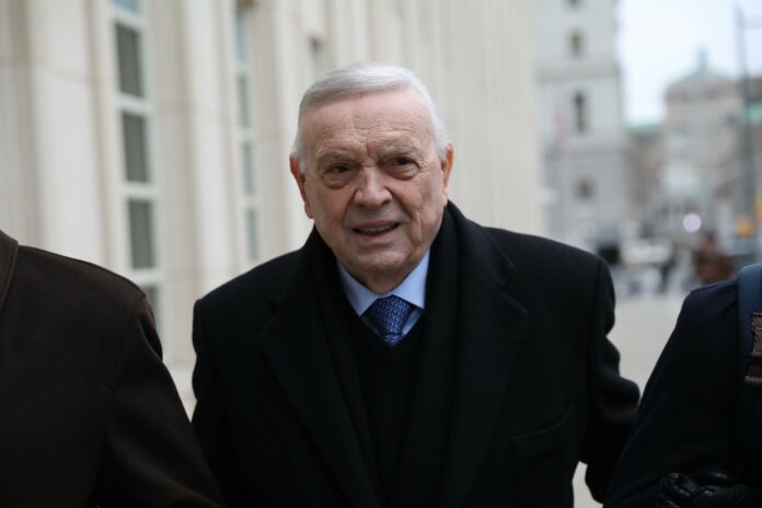 O ex-presidente da CBF (Confederação Brasileira de Futebol) José Maria Marin chega ao Tribunal Federal do Brooklyn, em Nova York, nos Estados Unidos para mais um dia do seu julgamento diante da Justiça americana | Foto: Vanessa Carvalho//Brazil Photo Press/Folhapress