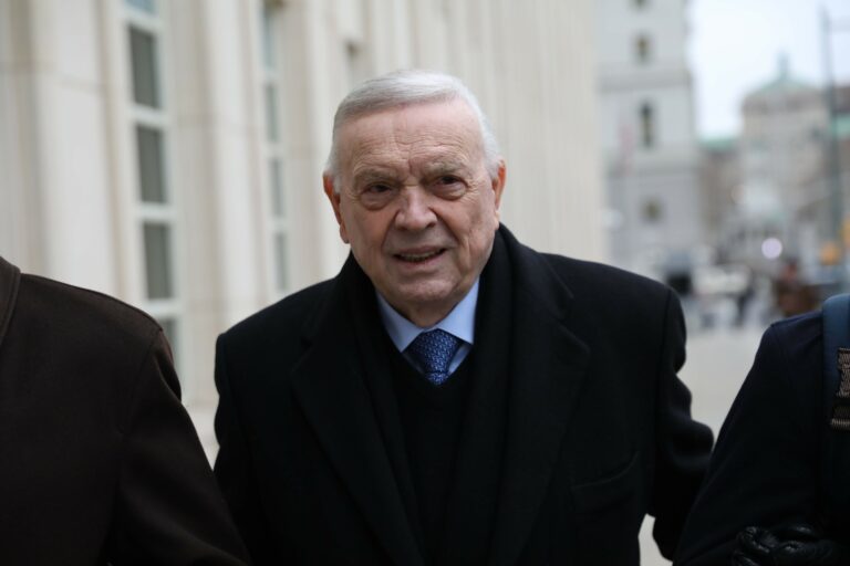 O ex-presidente da CBF (Confederação Brasileira de Futebol) José Maria Marin chega ao Tribunal Federal do Brooklyn, em Nova York, nos Estados Unidos para mais um dia do seu julgamento diante da Justiça americana | Foto: Vanessa Carvalho//Brazil Photo Press/Folhapress