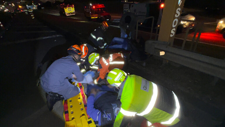 Acidente grave na Rodovia Santos Dumont deixa pedestre com fraturas expostas