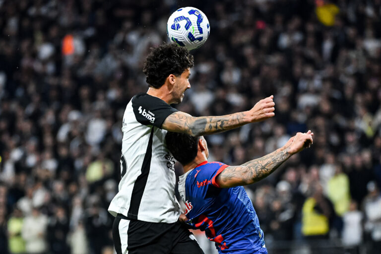 Corinthians x Red Bull Bragantino, valida pela décima terceira roda do Campeonato Brasileiro de Futebol 2025, neste domingo, (13) | Foto: Roberto Casimiro /Fotoarena/Folhapress