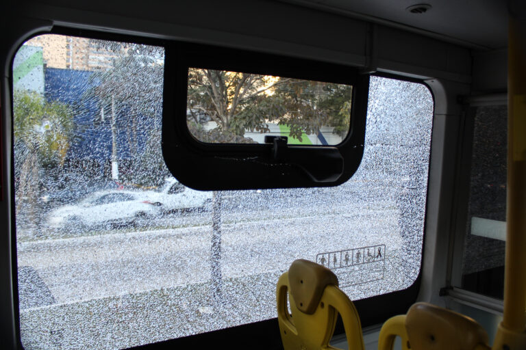 Ataque a ônibus na zona sul de São Paulo | Foto: Alexandre Serpa/Ato Press/Folhapress