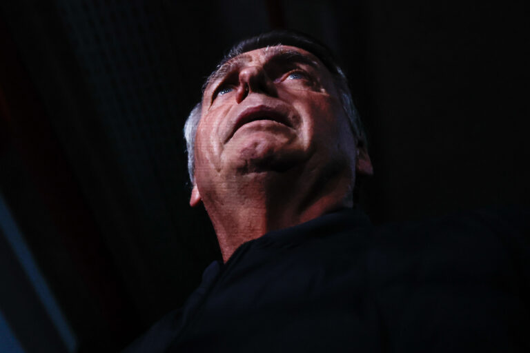 O ex-presidente Jair Bolsonaro deixa a sede do PL | Foto: Gabriela Biló/Folhapress