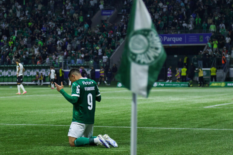 Vitor Roque comemora gol durante partida entre Palmeiras e Atlético-MG | Foto: Yuri Murakami /Fotoarena/Folhapress