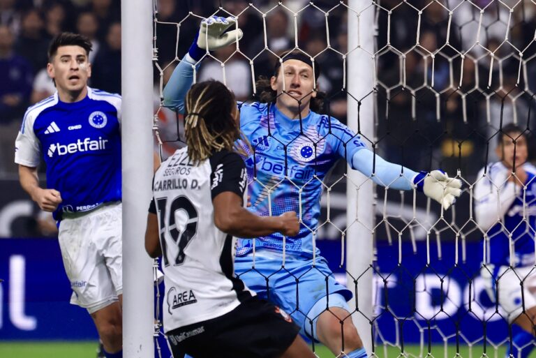 Cassio goleiro do Cruzeiro durante partida contra o Corinthians | Marcello Zambrana/AGIF/Folhapress