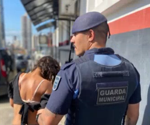 ‘Bruxinha’ do crime é presa por tráfico de drogas em Campinas