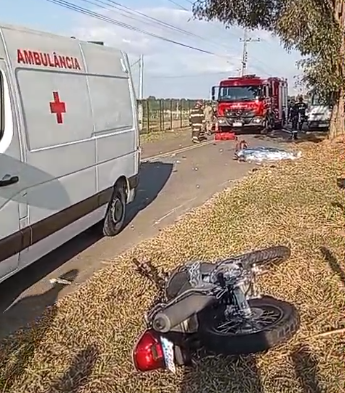 Motociclista morre após bater na traseira de caminhão em Jaguariúna Motociclista morre após bater na traseira de caminhão em Jaguariúna