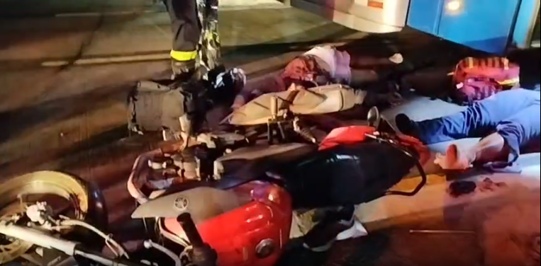 Passageiro de moto morre após batida com ônibus do BRT durante corrida por aplicativo
